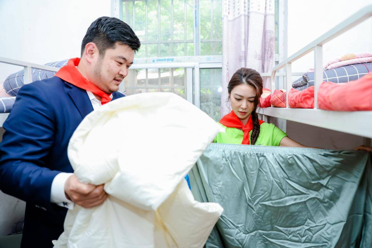 用10年守护2万名墟落孩子的梦，，，，，royal皇家88公益让善行在莞邑大地一直升腾